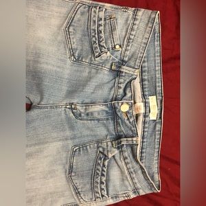 Low rise light blue jeans front pockets